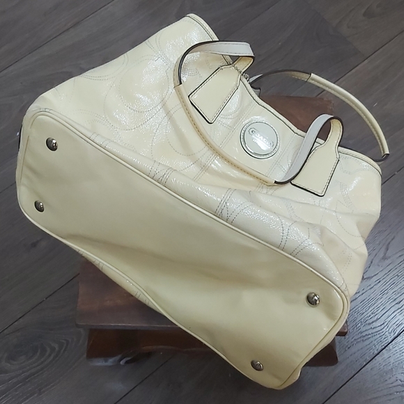 Coach patent leather carry-all - Picture 7 of 14